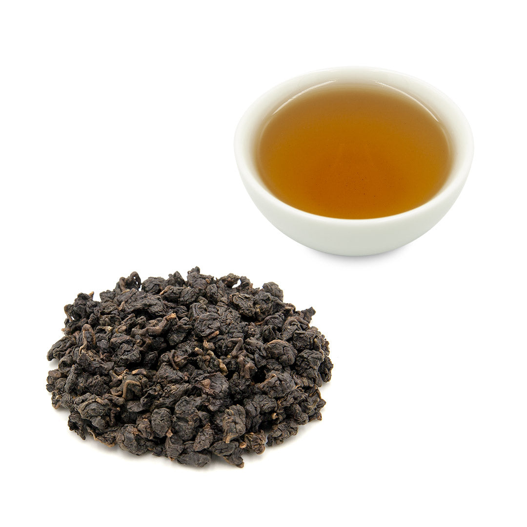 Roasted Tsui Yu Oolong Tea in cup and with dry leaves