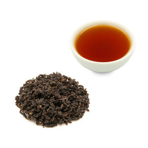 Taiwan Small Leaf Black Tea brewed in cup alongside dried tea leaves